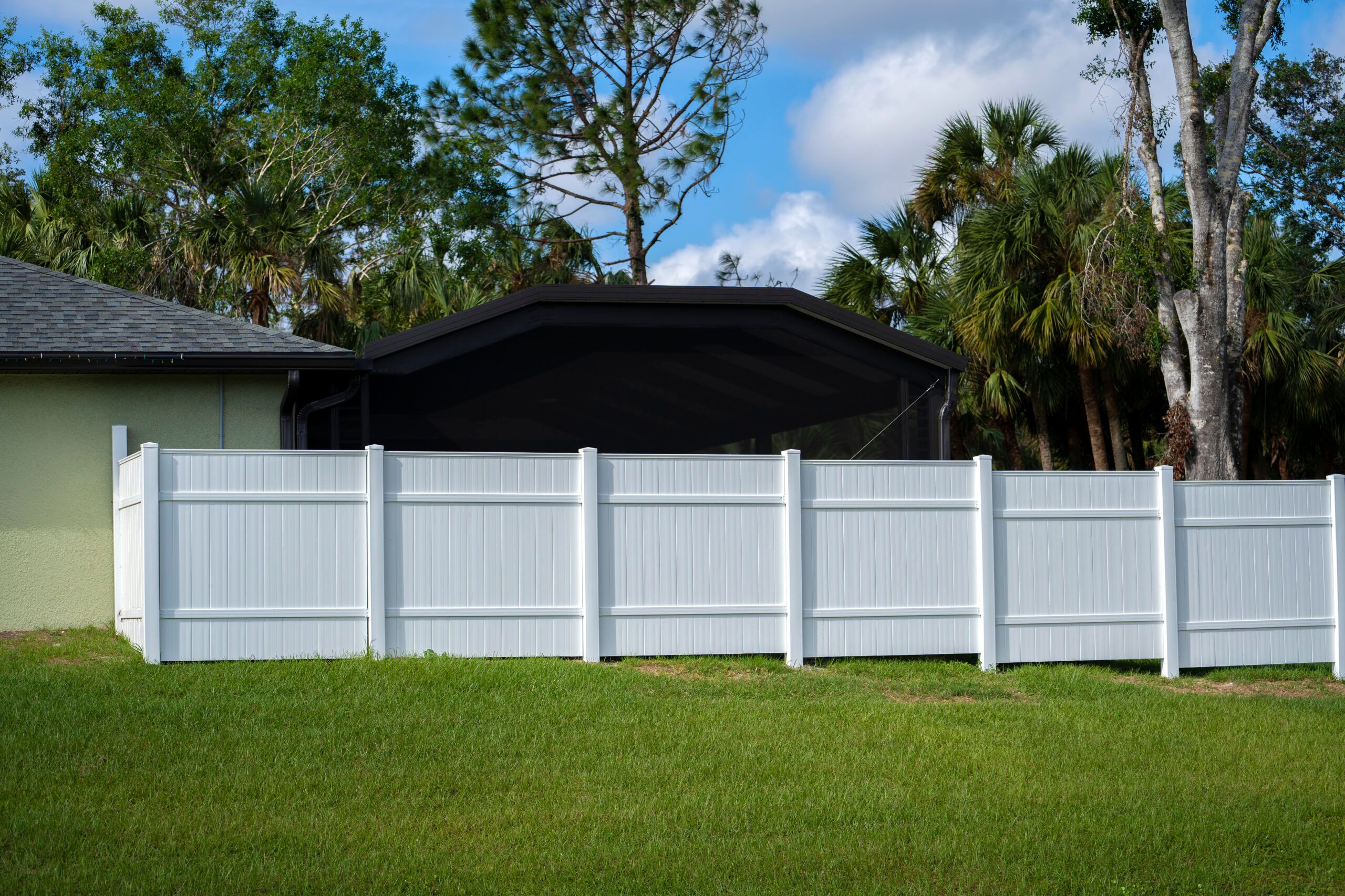 Can You Paint a Vinyl Fence?