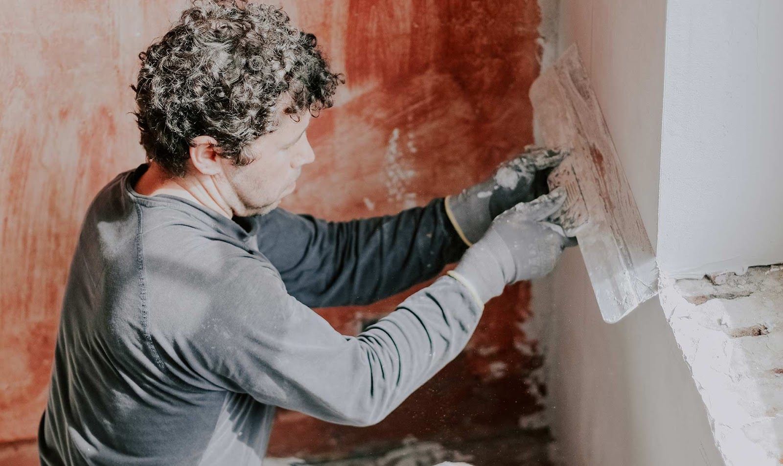 How to Skim Coat a Wall: Complete DIY Guide
